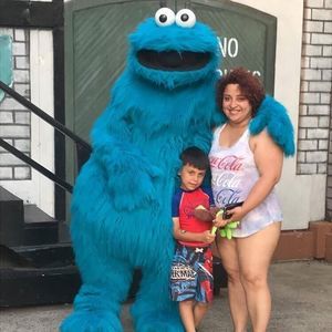 Meet your Posher, Yesenia